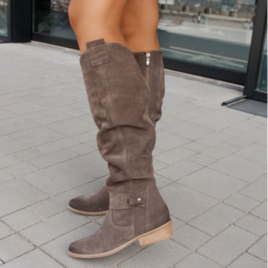 Chloé - Luxurious Suede Boots